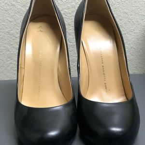 Giuseppe Zanetti leather pumps good condition